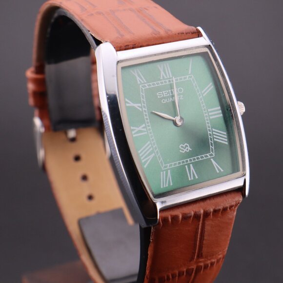 Vintage Seiko Slim Tonneau Tank Quartz Gentlemen's Wrist Watch  - FREE SHIPPING - Picture 1 of 12